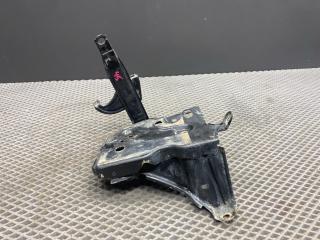 Площадка акб аккумулятора Toyota Yaris XP9 KSP90 (2005 - 2009), 1.0 л., 1KR-FE, бензин, МКПП, хетчбэк 5 дв., передний привод, 744100D030