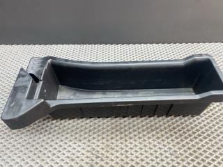 ящик под инструменты Toyota Yaris XP9 KSP90 (2005 - 2009), 1.0 л., 1KR-FE, бензин, МКПП, хетчбэк 5 дв., передний привод, 64997-0D010