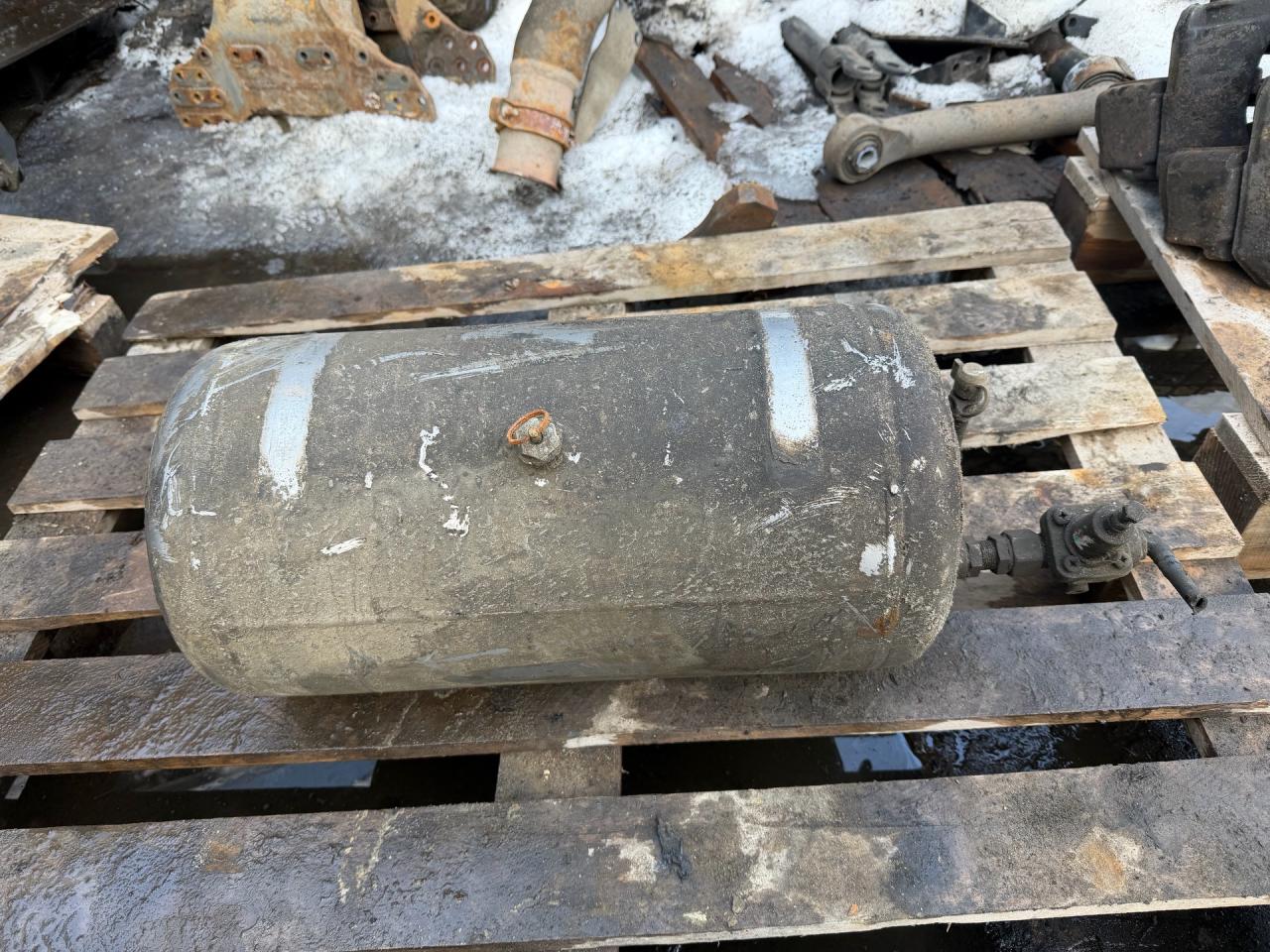 ресивер пневмоподвески Sitrak C7H MAX 2023, WG9000360794 - фото №1