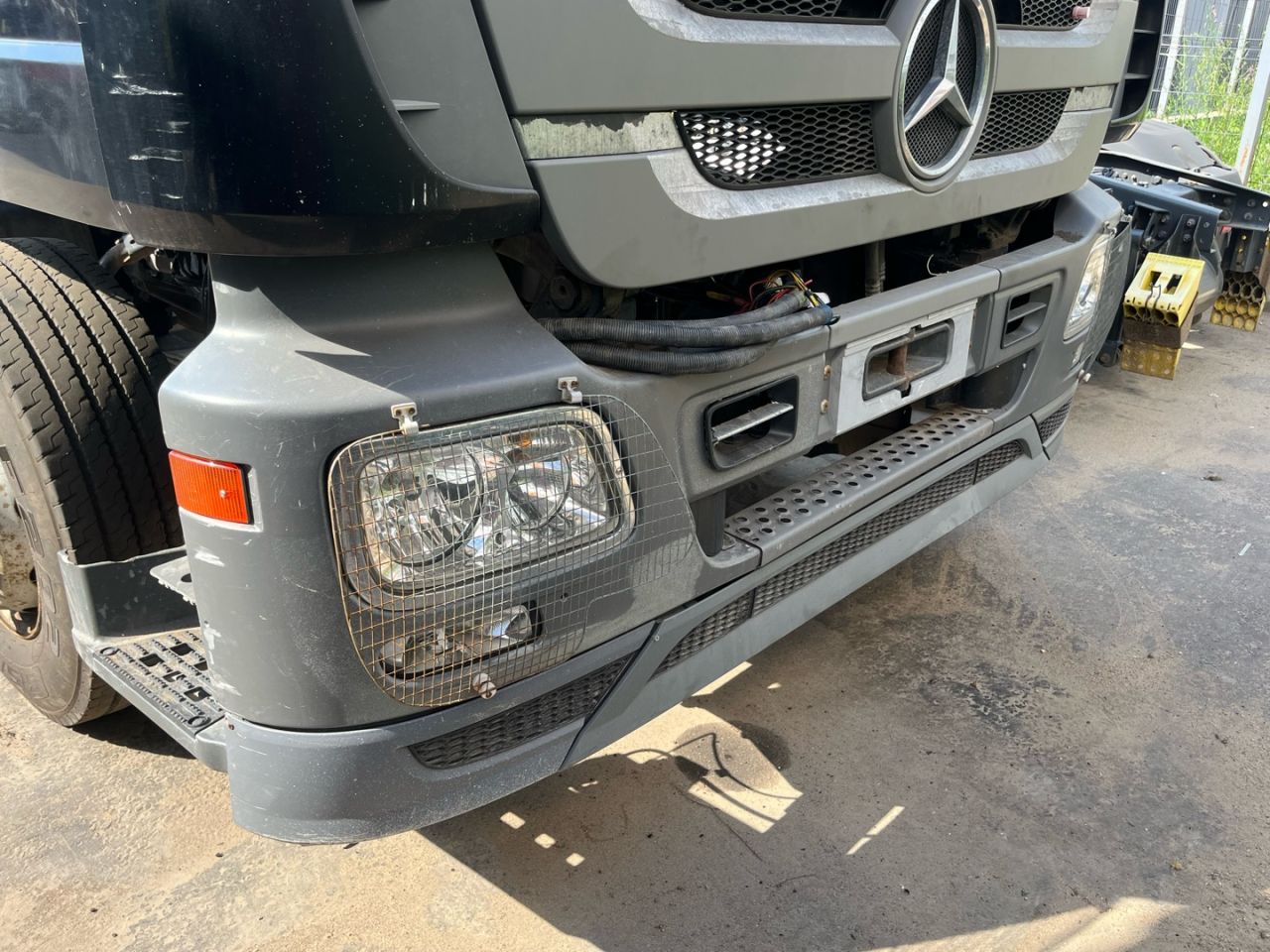 передняя часть (ноускат) Mercedes-Benz Actros 3 поколение (MP3) 2017, OM501, АКПП, черный - фото №1