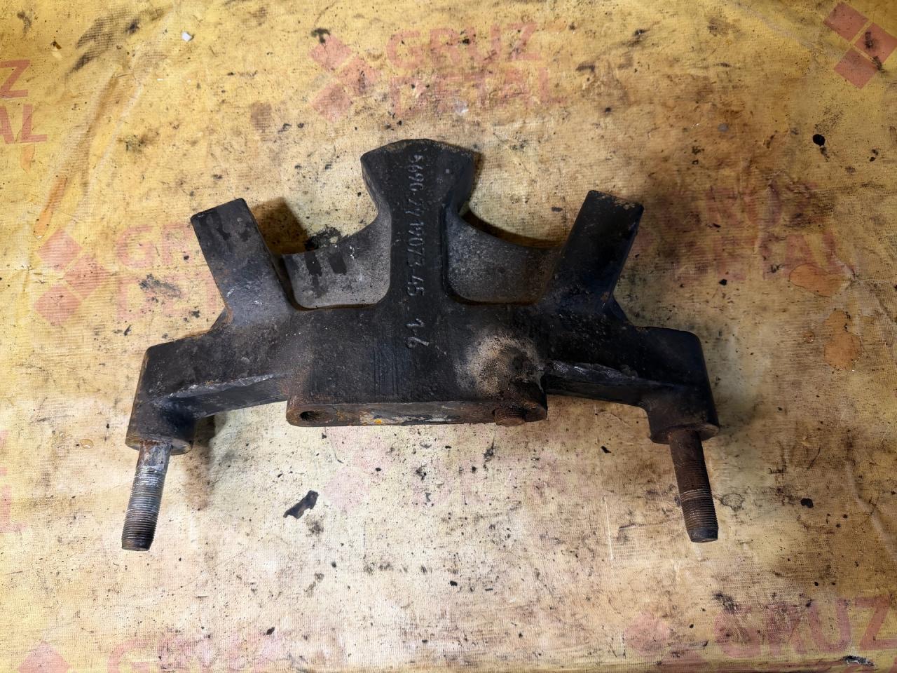 кронштейн (крепление) Mercedes-Benz - фото №1