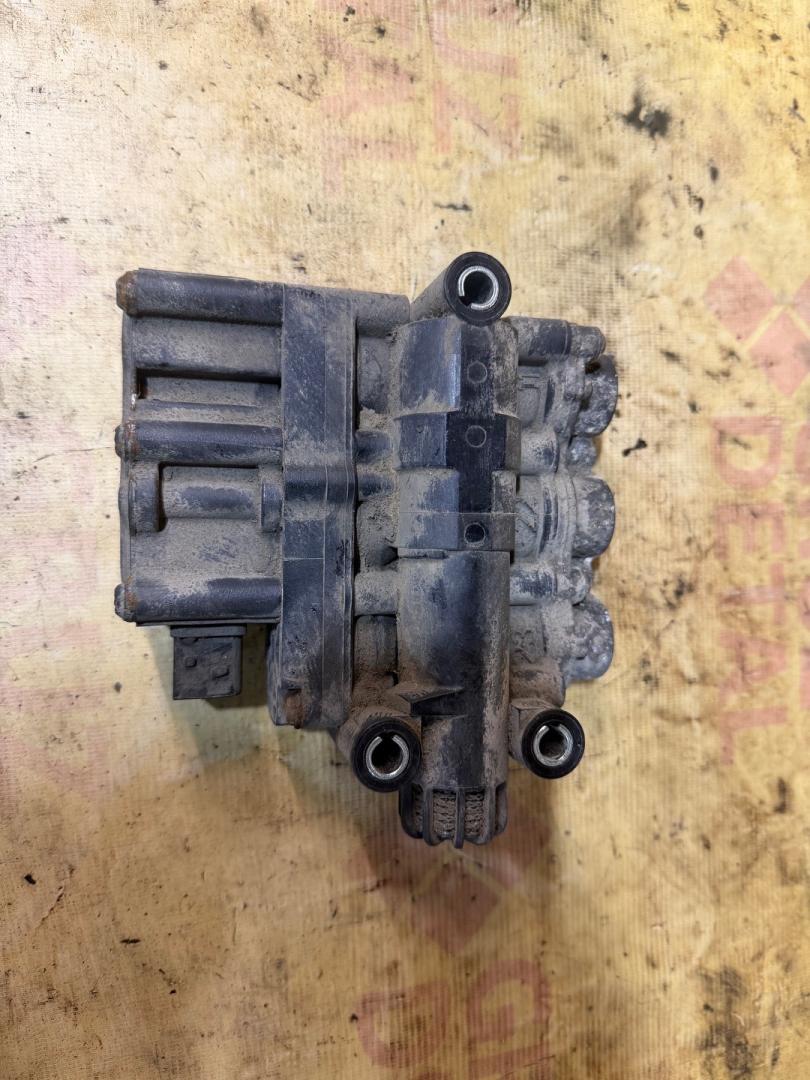 кран уровня подвески Mercedes-Benz Actros 3 поколение (MP3) 2017, OM501, A0013271325 - фото №1