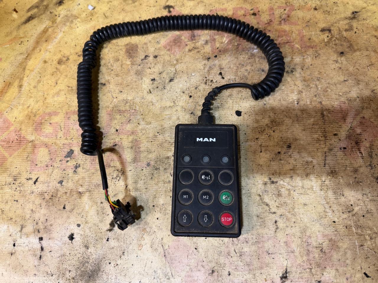 пульт управления пневмоподвеской - фото №1