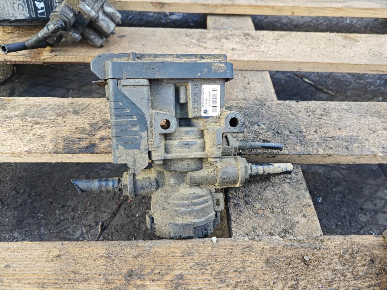 кран модулятор EBS Sitrak C7H MAX 2023, AZ900036000004, K057765 - фото №1