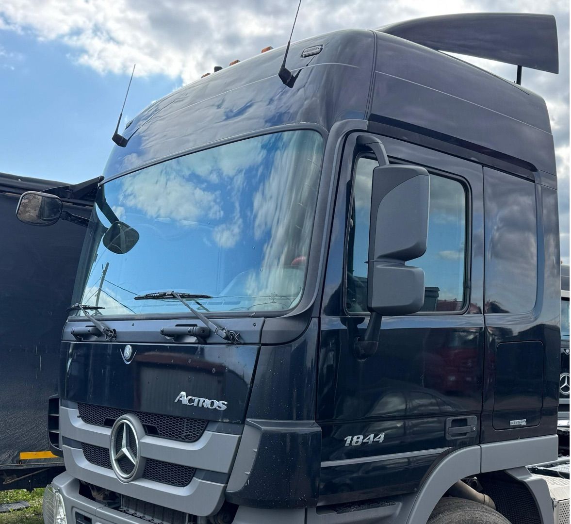 кабина Mercedes-Benz Actros 3 поколение (MP3) 2017, OM501, A9436000020 - фото №1