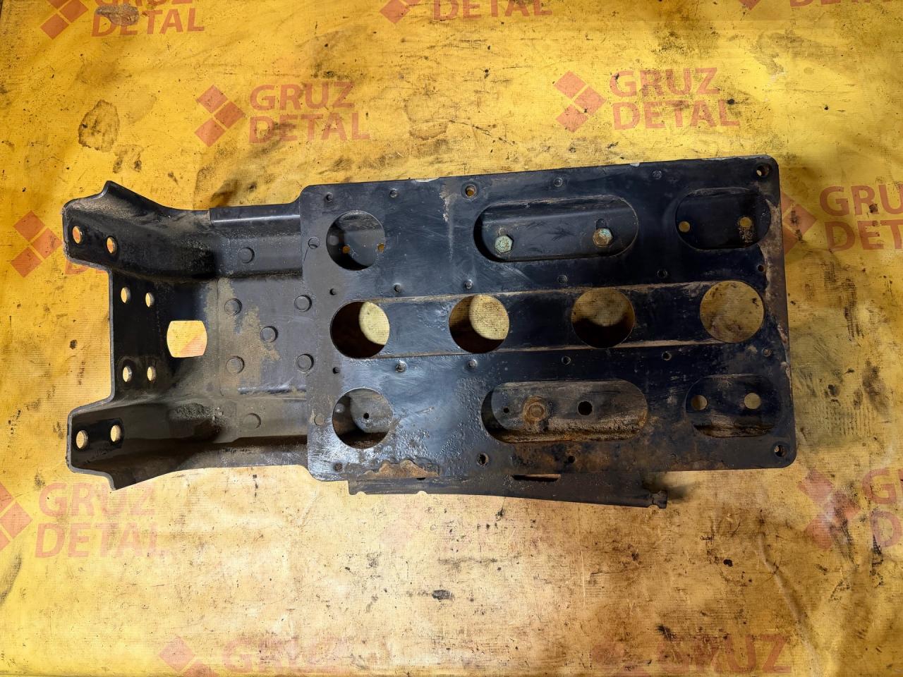 крепление ( кронштейн ) крыла MAN TGX 1 поколение 2021, 10.5 л., D 2066 LF 40, дизель, АКПП - фото №1