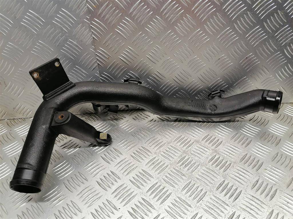 патрубок интеркулера Audi A6 4B/C5 2000, 1.9 л., TDi, дизель, 8D0145840L - фото №1