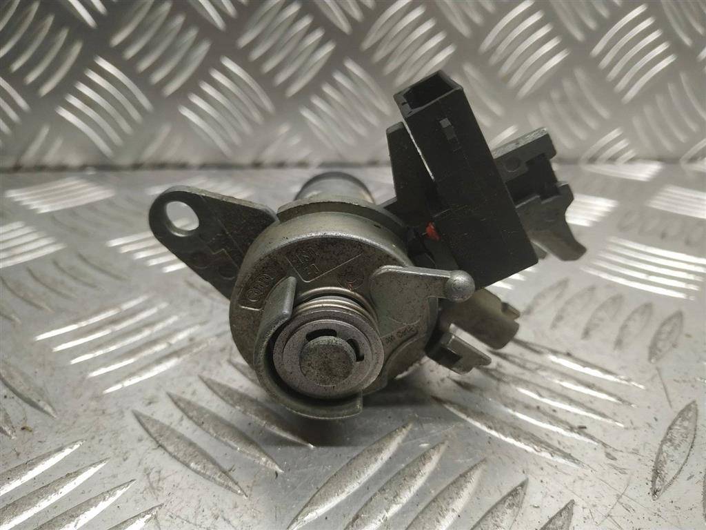 замок багажника Audi A4 B6 2002, универсал, 8E0827573A - фото №1