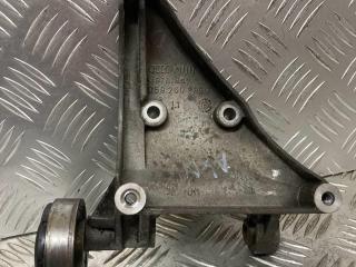 кронштейн компрессора кондиционера Skoda Superb 1 поколение [рестайлинг] 2008, 2.5 л., TDi, дизель, 059260885F