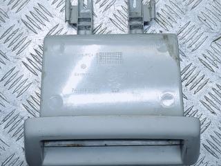 бардачок Volkswagen Transporter T5 2006, 2.5 л., TDi, AXD, дизель, робот, серебристый, микроавтобус, передний привод, правый руль, 7H1858373B