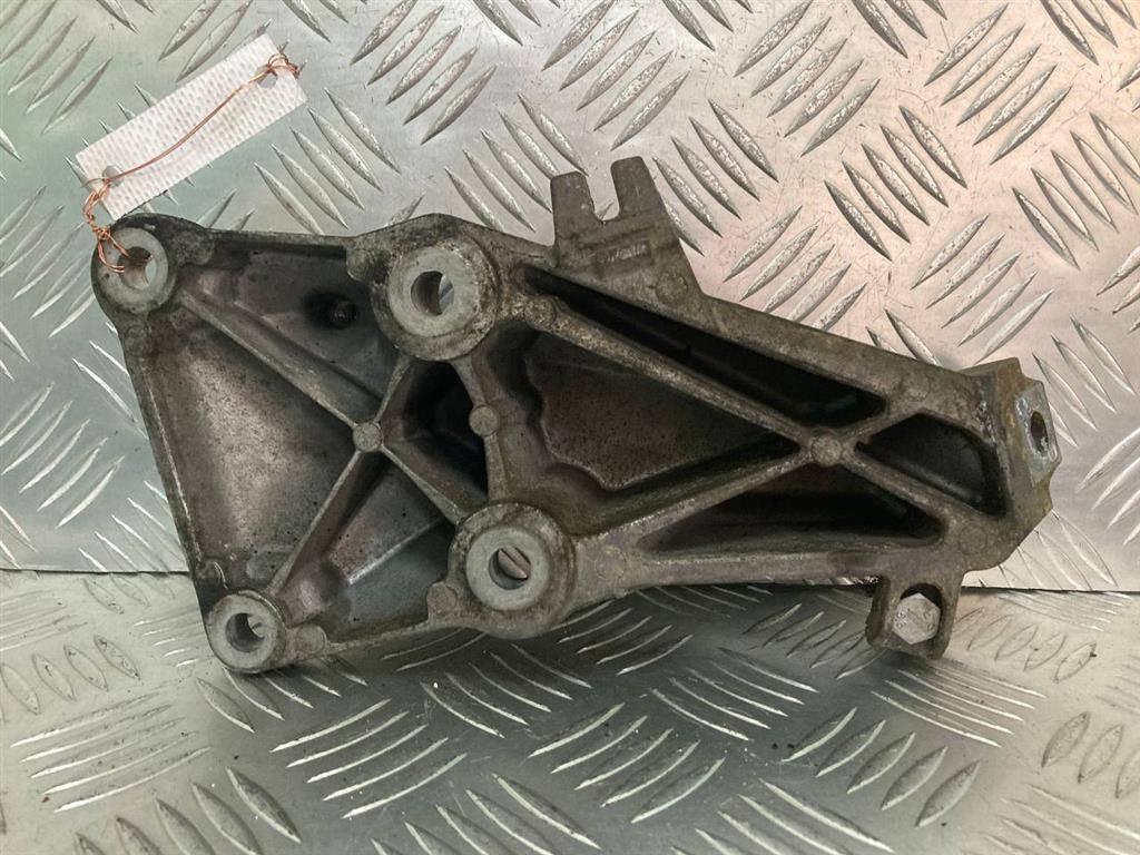 кронштейн двигателя BMW 3 серия E90/E91/E92/E93 2006, 2.0 л., i, бензин, 241681 - фото №1