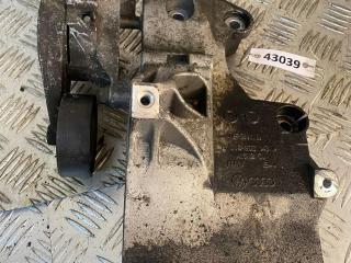 кронштейн генератора Volkswagen Golf 5 поколение 2005, 1.9 л., TDi, дизель, 03G903143A