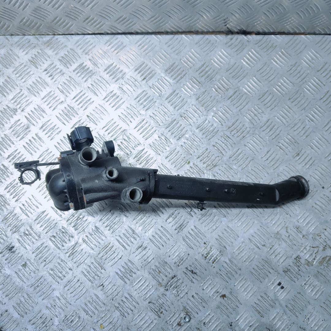 корпус термостата Volkswagen Polo 4 поколение 2002, 1.4 л., BBY, бензин, 5МКПП, передний привод - фото №1