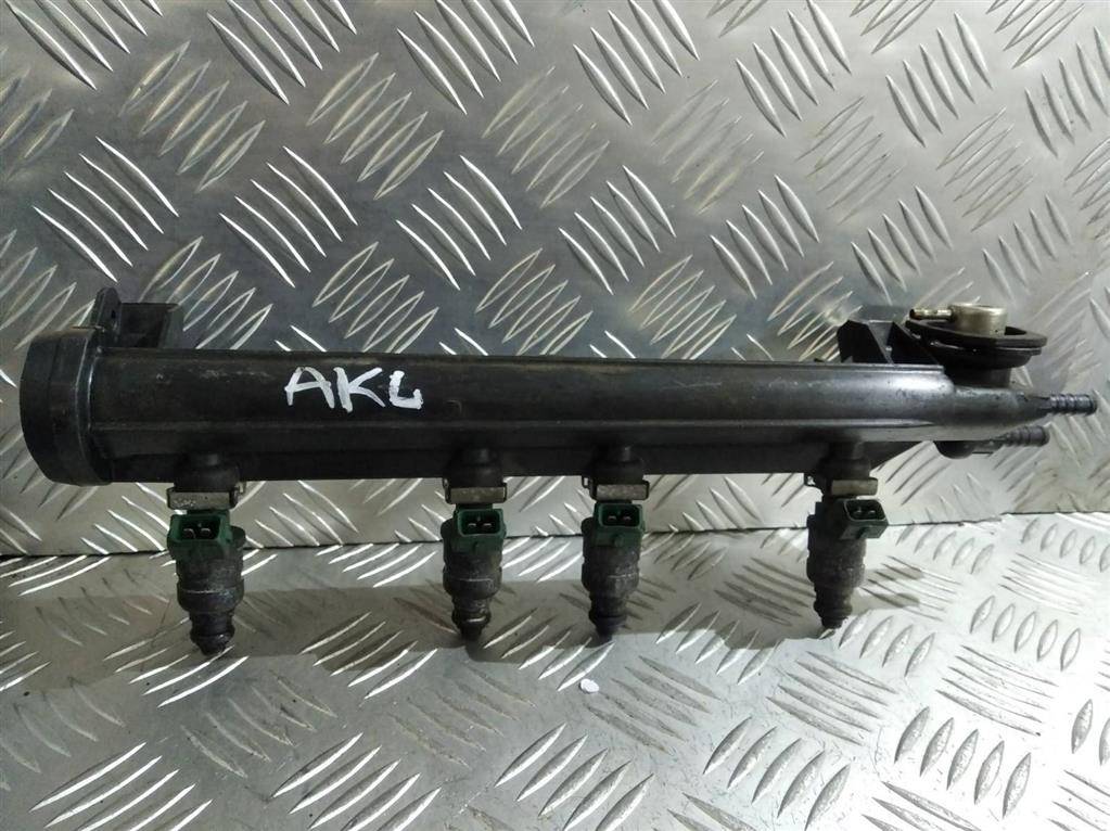 топливная рампа Volkswagen Golf 4 поколение 1998, 1.6 л., i, бензин, 037906031AA, 06A133317A - фото №1