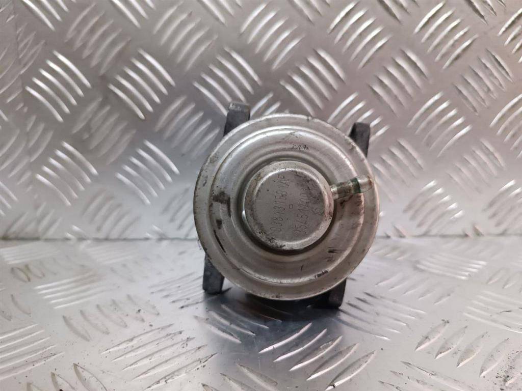 клапан EGR Volkswagen Touran 1 поколение 2003, 1.9 л., TDi, дизель, 038129637D, 038131501AF - фото №1