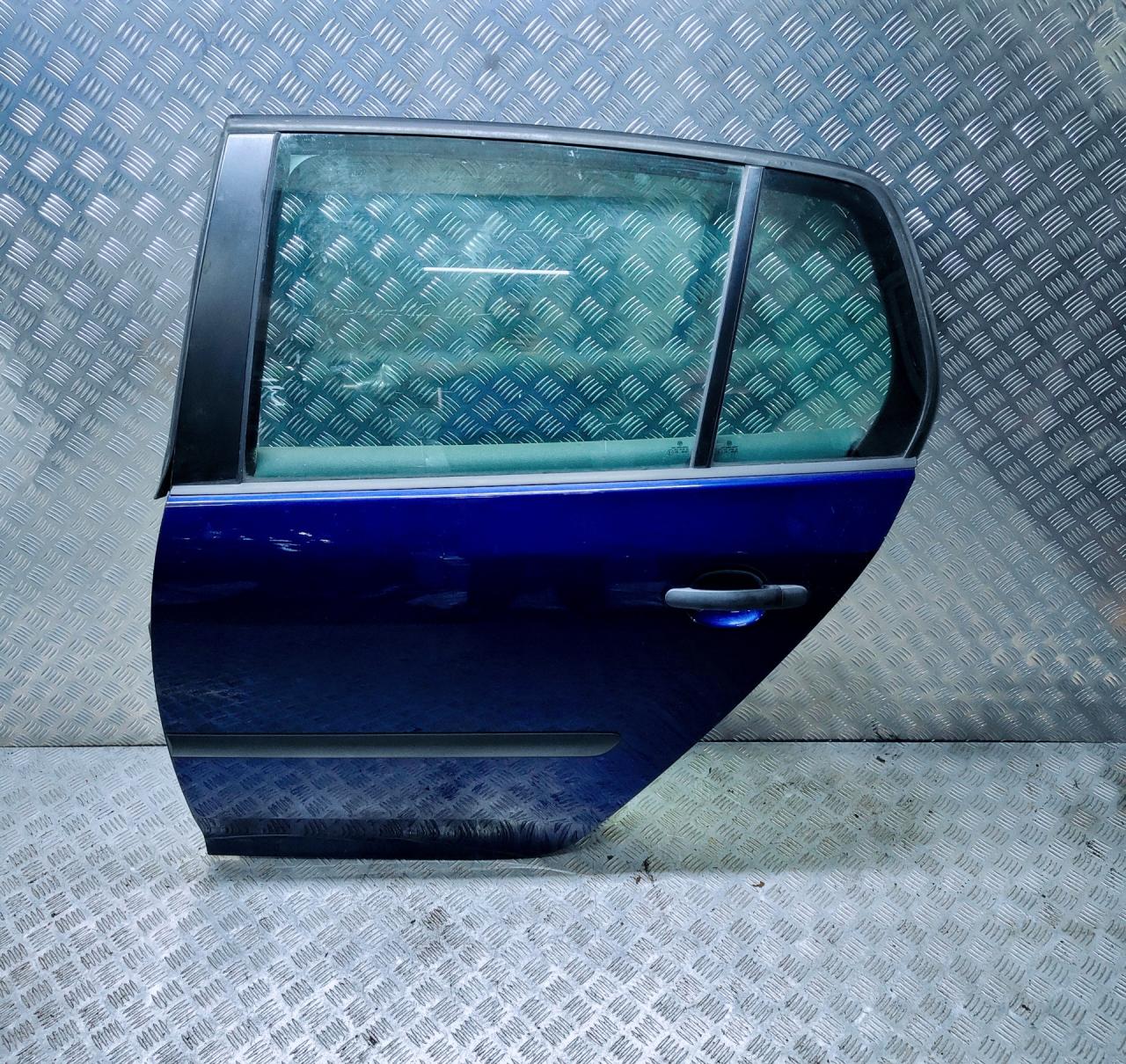 дверь задняя левая Volkswagen Golf 5 поколение 2005, синий, хетчбэк 5 дв., правый руль - фото №1