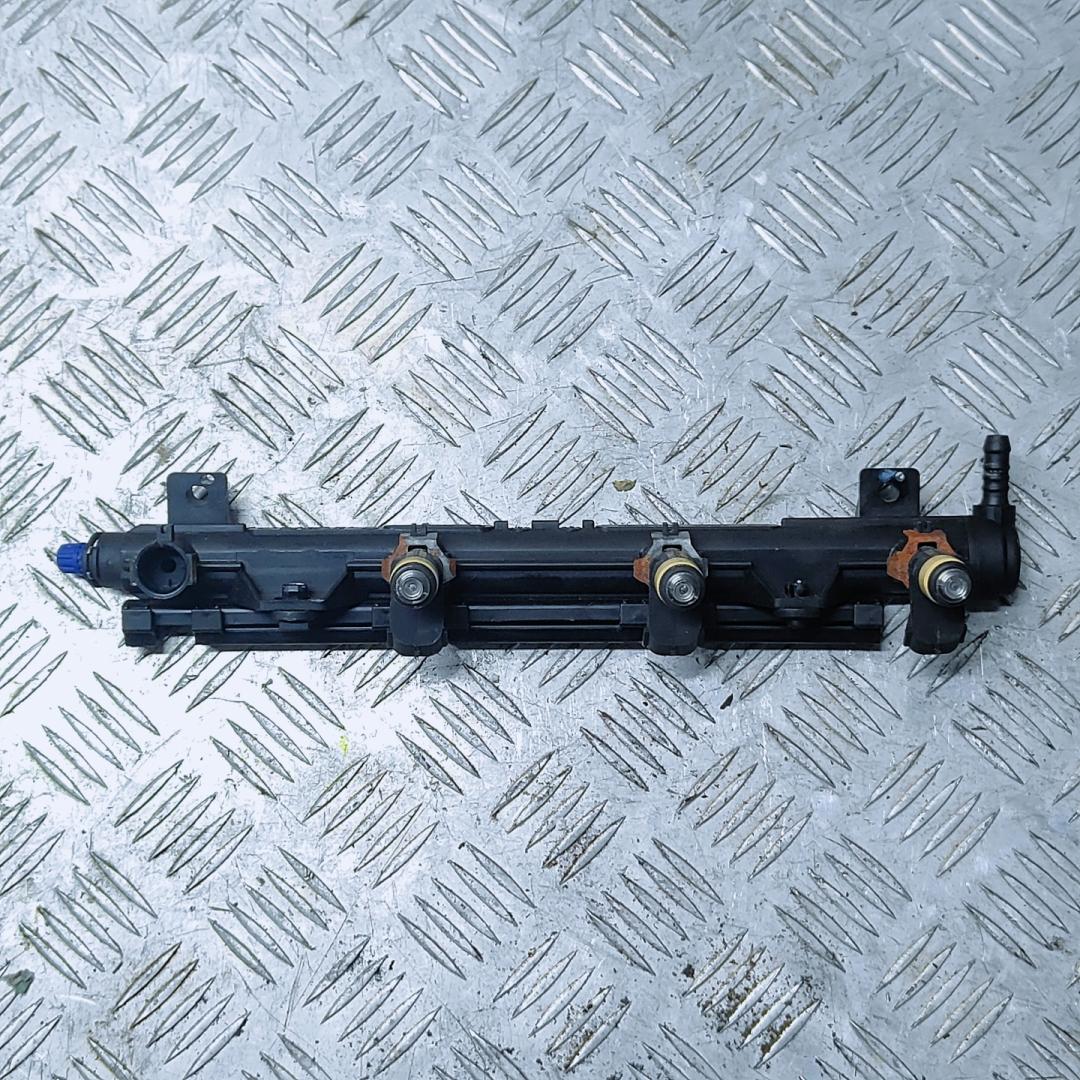 топливная рампа Volkswagen Polo 4 поколение 2002, 1.4 л., BBY, бензин, 5МКПП, передний привод, 036133320D - фото №1