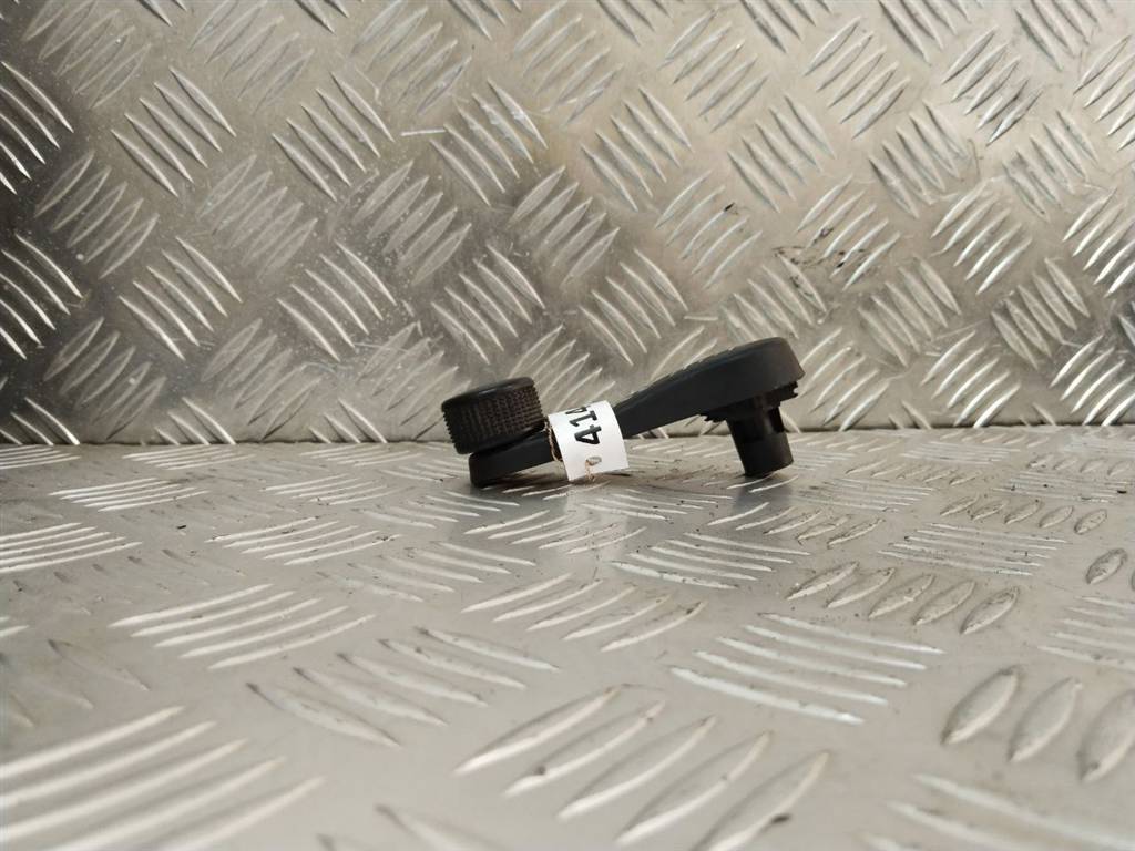 ручка стеклоподъемника Volkswagen Passat B4 1995, 3A0837581 - фото №1