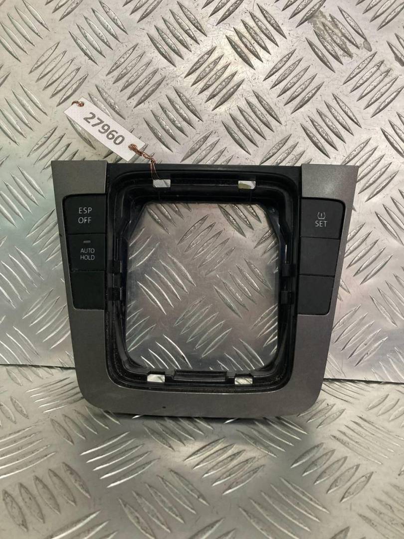 Декоративная накладка центральной консоли Volkswagen Passat B6 2010, 3C0864263G - фото №1