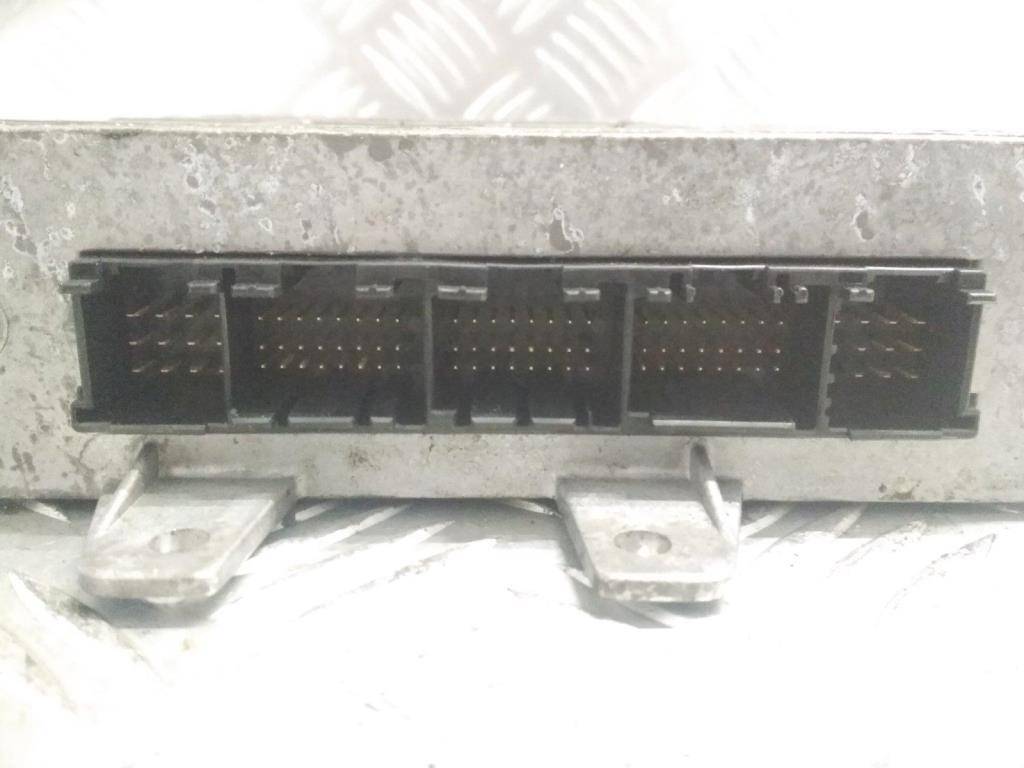 блок управления двигателем Audi A4 B5 1997, 1.6 л., i, бензин, 8D0907558A - фото №1