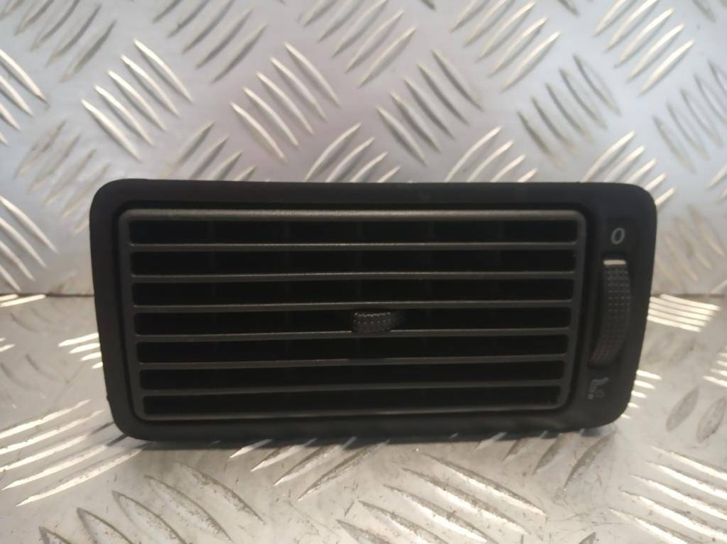 дефлектор обдува салона Volkswagen Golf 4 поколение 1997, 1J1819704C - фото №1