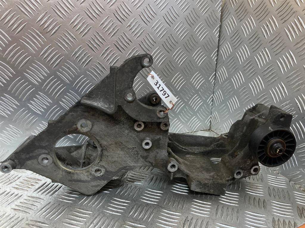 кронштейн двигателя Volkswagen Passat B5 1999, 2.0 л., TDi, дизель, 0389031473AF - фото №1