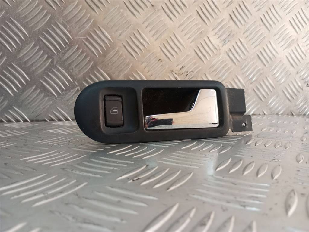 ручка внутренняя передняя правая Volkswagen Passat B5 1998, 3B1837114 - фото №1