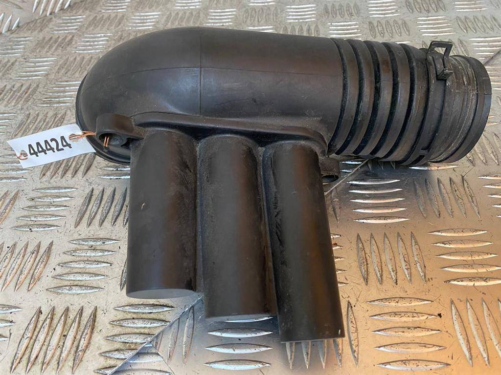 патрубок воздушного фильтра Volkswagen Golf 7 поколение 2017, 1.4 л., TSI, бензин, МКПП, 04E129651C - фото №1