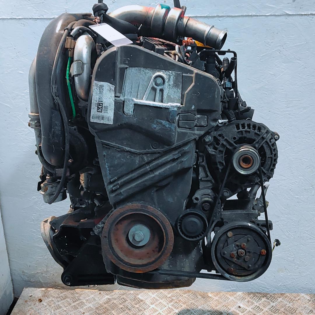 двигатель Nissan Juke YF15 2011, 1.5 л., DCi, K9K 410, дизель, 6МКПП, передний привод, K9K410 - фото №1