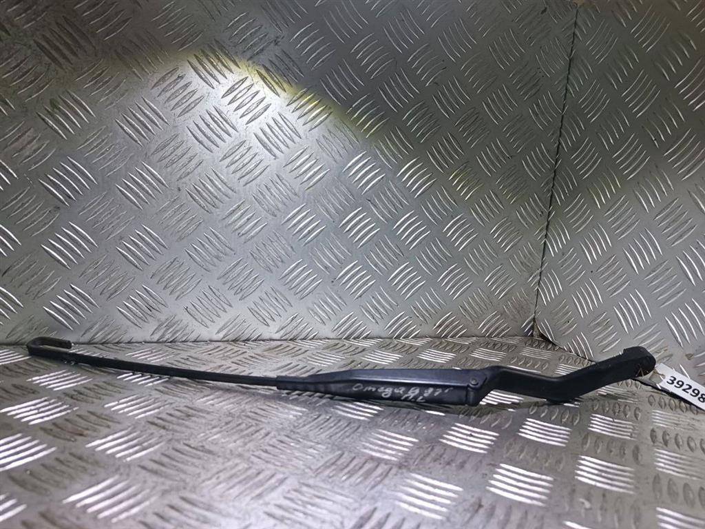 щеткодержатель (поводок стеклоочистителя, дворник) Opel Omega B 1997, 90493822LH - фото №1