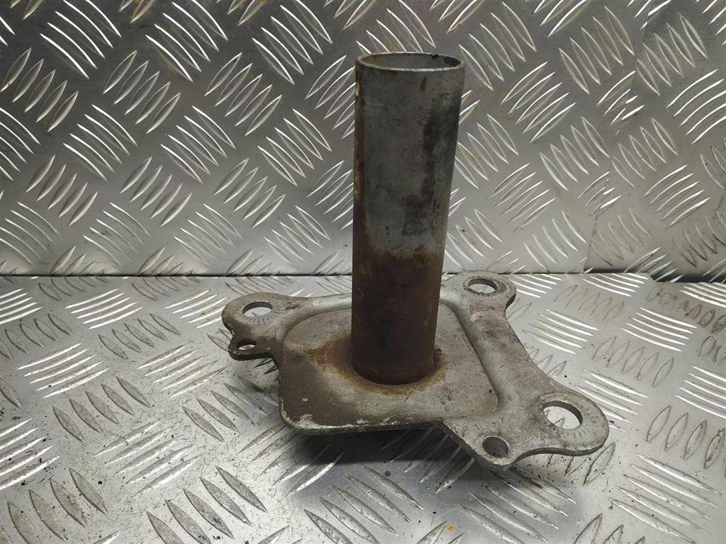 Крепление бампера переднего Audi A3 8L 1998, 8L0807133A - фото №1