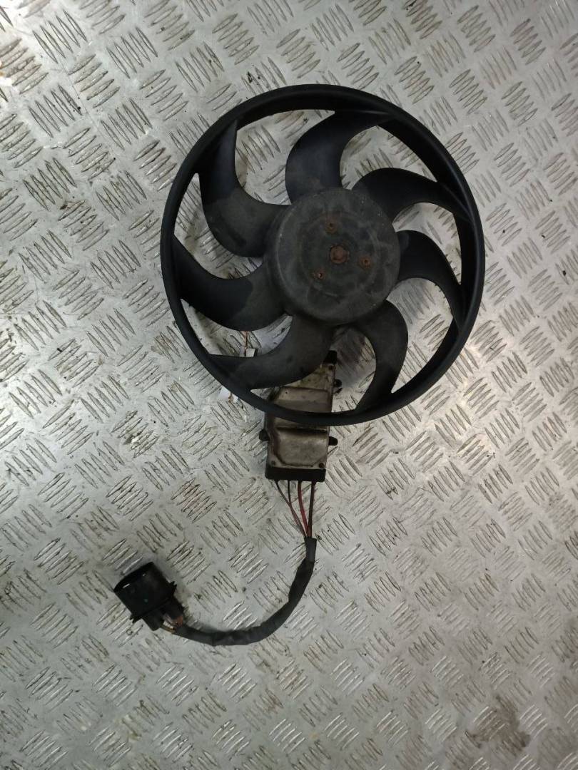 вентилятор радиатора Audi Q7 4L 2006, 3.0 л., TDi, BUG, дизель, АКПП, бежево-серый, внедорожник 5 дв., полный привод, правый руль, 7L0959455C - фото №1