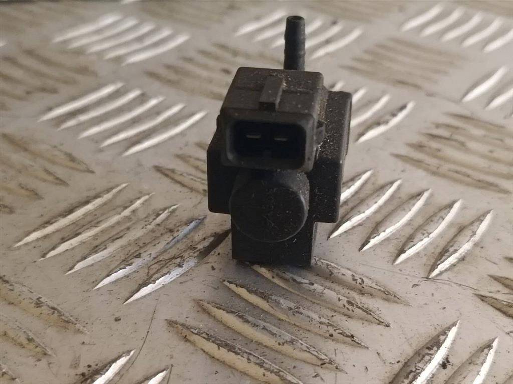 электромагнитный клапан Volkswagen Golf 4 поколение 2001, 1.6 л., i, бензин, 037906283A - фото №1