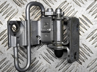 петля двери Volkswagen Passat B6 2009, 2.0 л., TDi, CBAA, дизель, 6МКПП, серебристый, седан, передний привод, правый руль, 3C8833412A