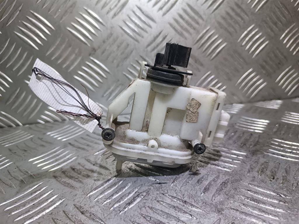 активатор (привод) замка двери Volkswagen Passat B3 1991, 357862153C - фото №1