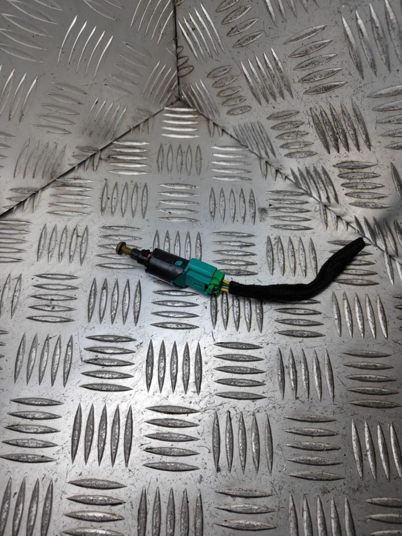 Датчик педали тормоза (лягушка) Citroen Berlingo 2 поколение (B9) 2012, 1.6 л., HDi, 9HN (DV6ETED), дизель, МКПП, белый, фургон, передний привод, правый руль, 9650688480 - фото №1