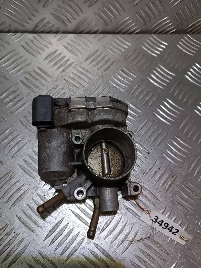 заслонка дроссельная SEAT Cordoba 1 поколение 1999, 1.4 л., i, бензин, 030133062C - фото №1