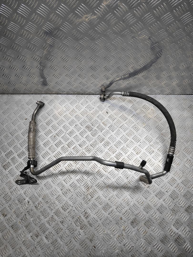 трубка кондиционера Volkswagen Passat B6 2007, 2.0 л., TDi, BMR, дизель, 6МКПП, чёрный, седан, передний привод, правый руль, 3C0820743BF - фото №1