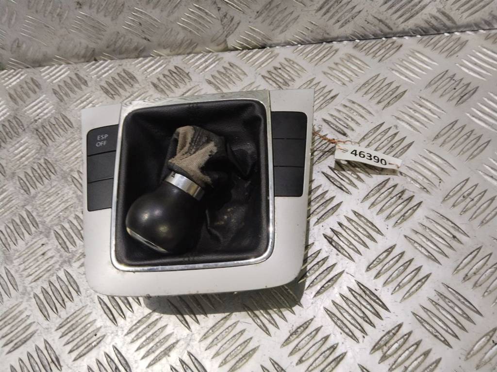 рамка обрамление кулисы Volkswagen Passat B6 2007, 2.0 л., TDi, BMR, дизель, 6МКПП, чёрный, седан, передний привод, правый руль - фото №1