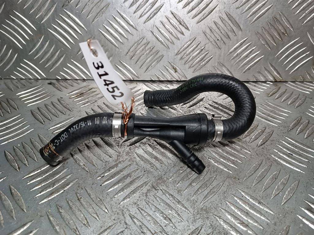 трубка вакуумная Land Rover Range Rover 3 поколение 2003, 4.4 л., i, M62 B44, бензин, полный привод, 1436204 - фото №1