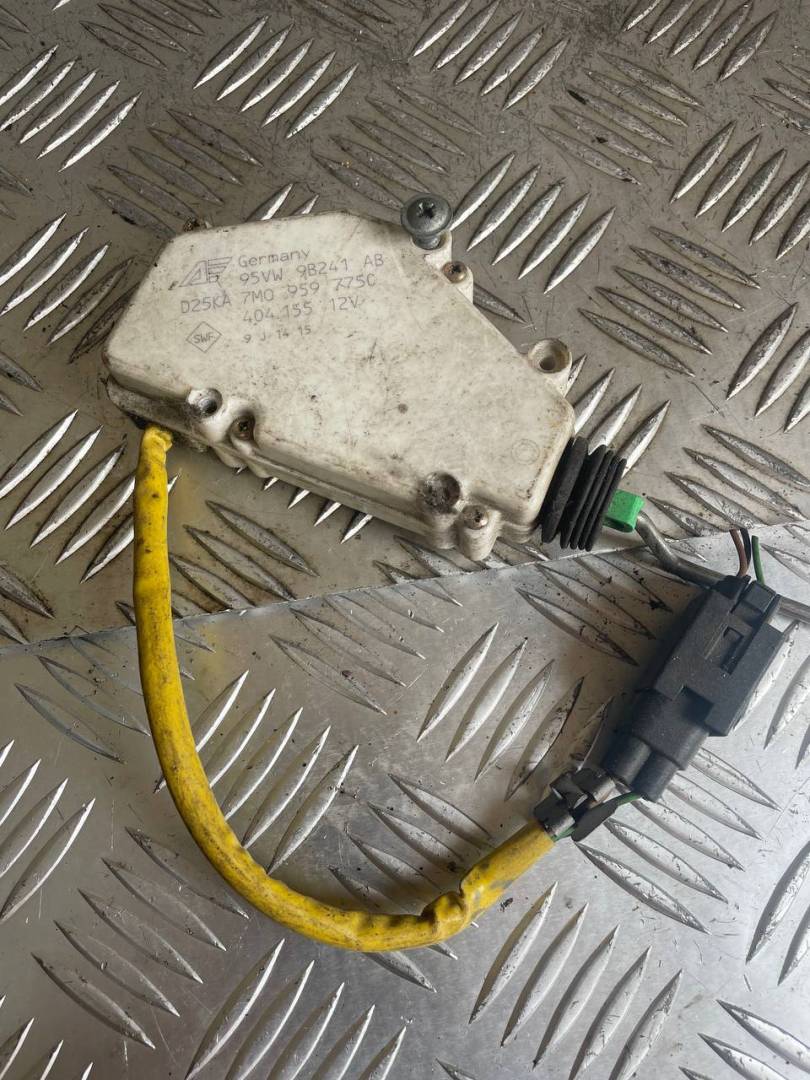 активатор замка крышки топливного бака Volkswagen Sharan 1 поколение 1998, 7M0959775C - фото №1