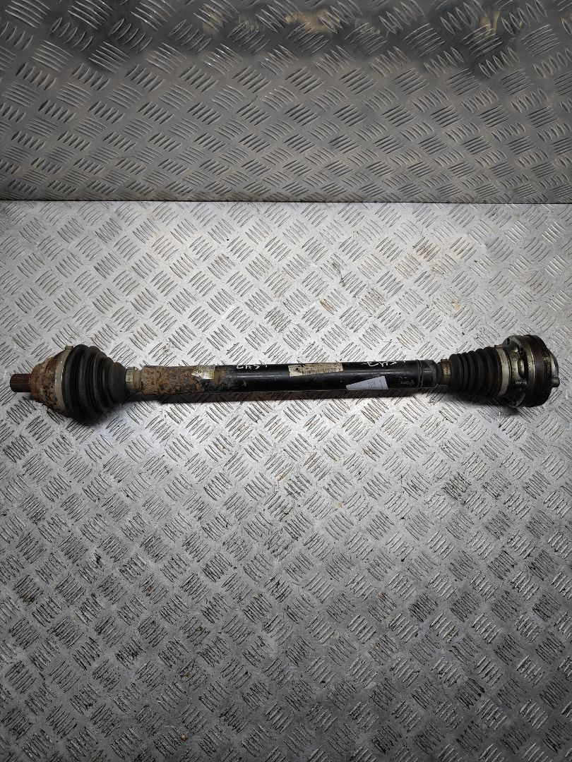 полуось передняя правая (приводной вал, ШРУС) Volkswagen Passat B6 2009, 2.0 л., TDi, CBAA, дизель, 6МКПП, серебристый, седан, передний привод, правый руль, 1K0407272EN - фото №1