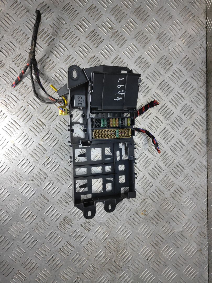 блок предохранителей Audi A6 4F/C6 2006, 2.4 л., i, BDW, бензин, вариатор, чёрный, седан, передний привод, правый руль, 4F0971845 - фото №1