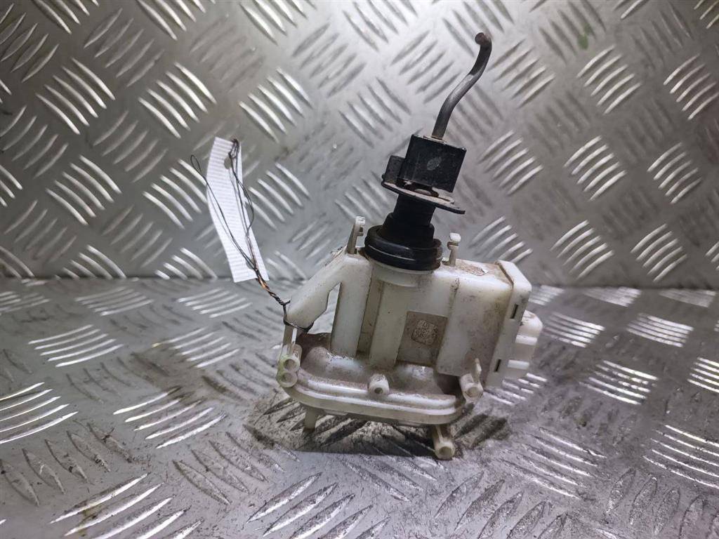 активатор (привод) замка двери Volkswagen Passat B3 1991, 357862153B - фото №1