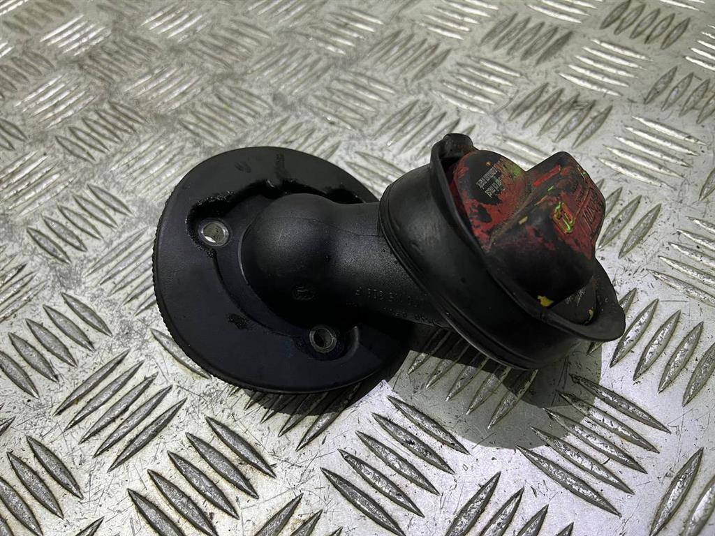 маслозаливная горловина Volkswagen Touareg 1 поколение 2005, 2.5 л., TDi, дизель, АКПП, 070115315A - фото №1
