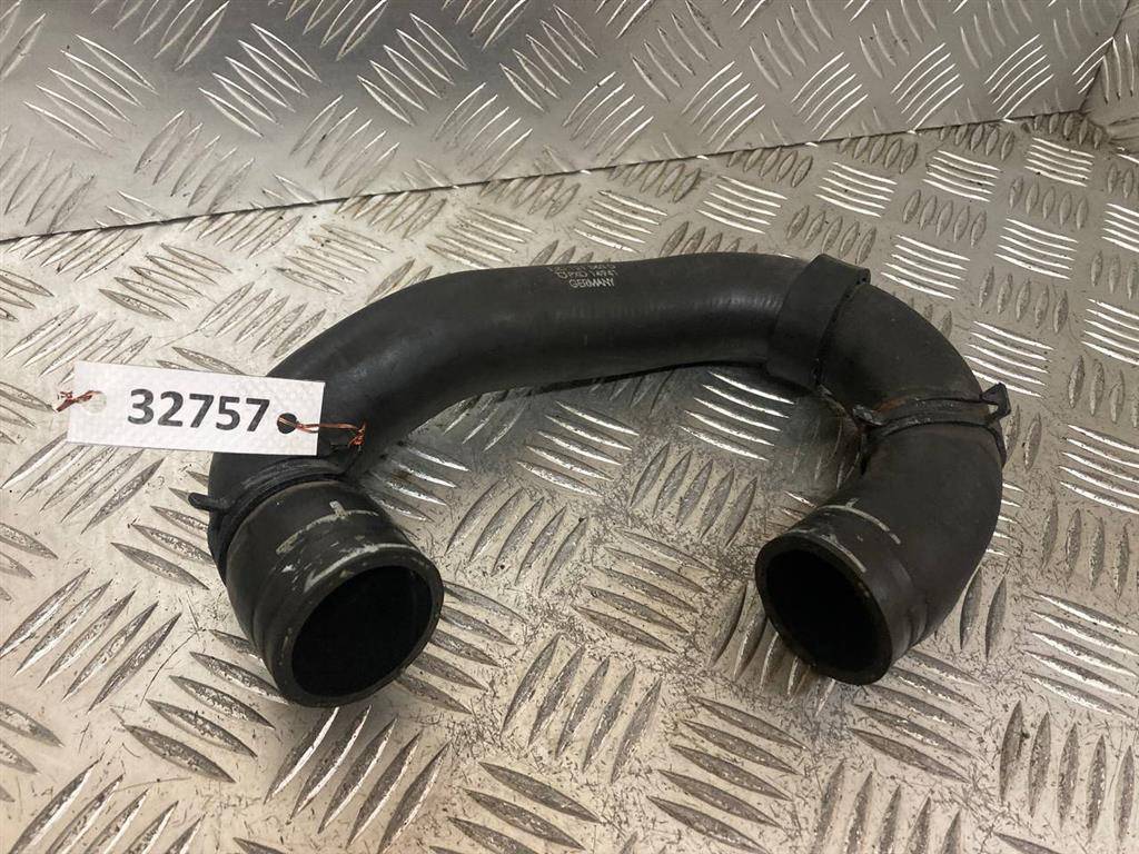 патрубок (трубопровод, шланг) Audi A3 8L 1999, 1.6 л., i, бензин, 1J0121063D - фото №1