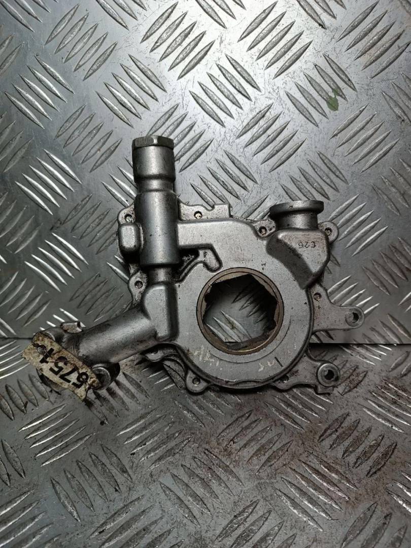 насос масляный Renault Vel Satis 1 поколение 2004, 3.0 л., DCi, дизель, МКПП - фото №1