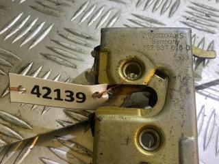 замок двери передней правой Volkswagen Passat B3 1993, универсал, 357837016D