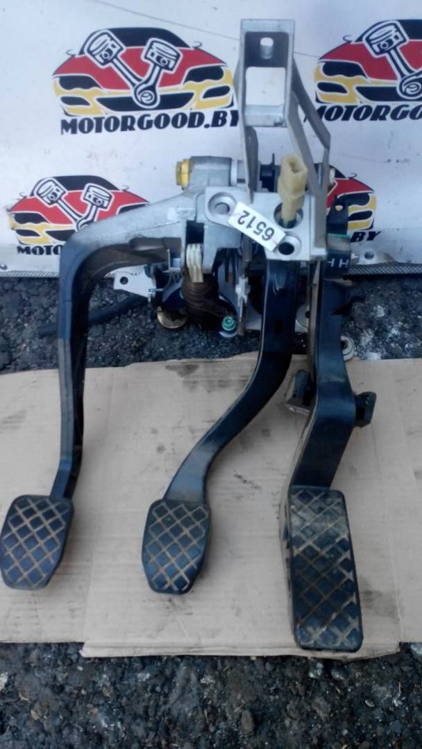 узел педальный (блок педалей) Volkswagen Passat B5 1999, 1.6 л., i, бензин, МКПП - фото №1