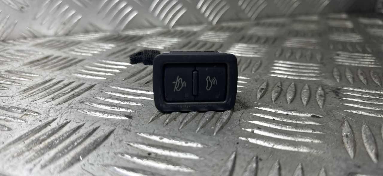 кнопка (выключатель) Audi A6 4F/C6 2006, 2.4 л., i, BDW, бензин, вариатор, чёрный, седан, передний привод, правый руль, 4F0962109 - фото №1